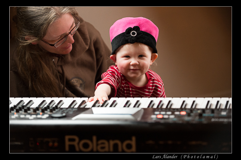 Linn spelar synth och visar upp nytt mode